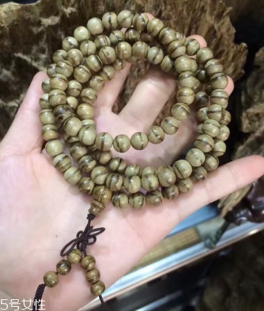 沉香手串可以用水洗嗎？沉香手串能沾水嗎？