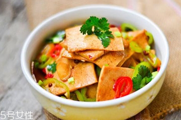 白胡椒是辣椒嗎？白胡椒辣嗎？