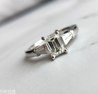 鉆戒為什么白天不閃？鉆戒白天不閃是什么原因？