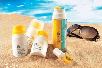 防曬霜對(duì)皮膚有傷害嗎？每天用防曬霜傷皮膚嗎？