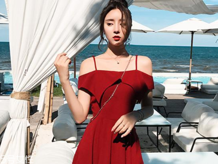 夏天穿什么顏色連衣裙好？夏天適合什么顏色連衣裙？