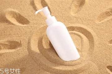 防曬霜里有熒光劑嗎？防曬霜含有熒光劑成分嗎？