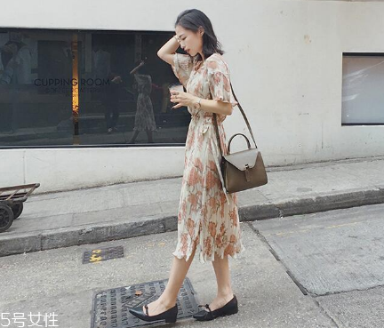 女生去海邊穿什么衣服？海邊度假怎么穿搭顯瘦？