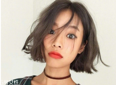 經(jīng)?；瘖y對皮膚有什么影響 經(jīng)?；瘖y的危害
