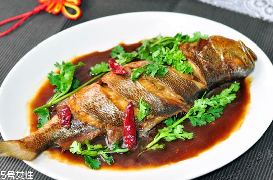 黃花魚為什么都是死的？死黃花魚可以吃嗎？