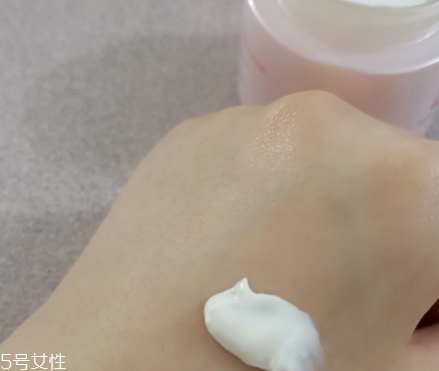 羽西白芍素顏霜怎么用？羽西白芍素顏霜要卸妝嗎