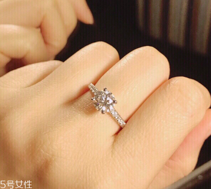 鉆戒和婚戒怎么一起戴？鉆戒和婚戒怎么同時(shí)戴？