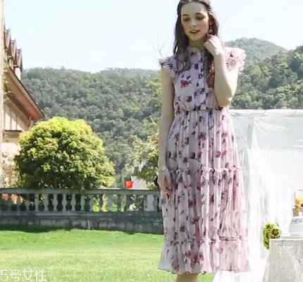 女裝粉色怎么搭配？粉色女裝搭配圖片