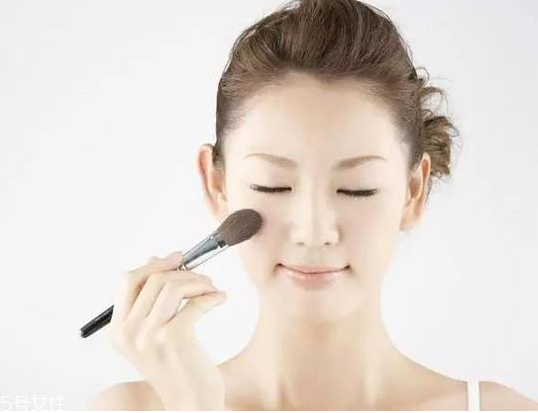 腮紅是刷在哪個(gè)位置？標(biāo)準(zhǔn)腮紅打在什么位置？