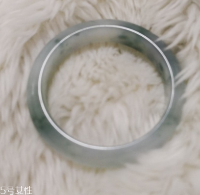 手鐲什么顏色好看？手鐲買哪種顏色好？