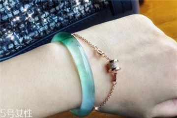 手鐲什么顏色好看？手鐲買哪種顏色好？