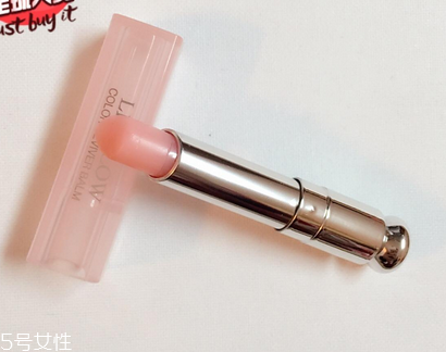 唇膏用完里邊怎么打開？唇膏剩一截怎么挖出來？