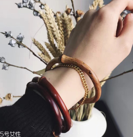 雞血藤手鐲有什么功效？雞血藤手鐲佩戴的好處