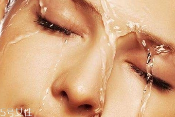 化妝水是什么？化妝水是什么時候用的？