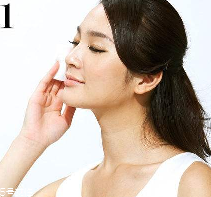 化妝水為什么要用化妝棉？化妝水可以不用化妝棉嗎？