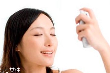 化妝水二次清潔怎么用？怎么用化妝水做二次清潔？