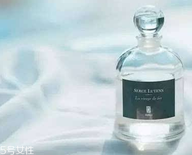 春天怎么噴香水最得體？春天噴香水注意事項