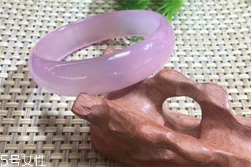 玉髓手鐲什么顏色好？玉髓手鐲顏色推薦
