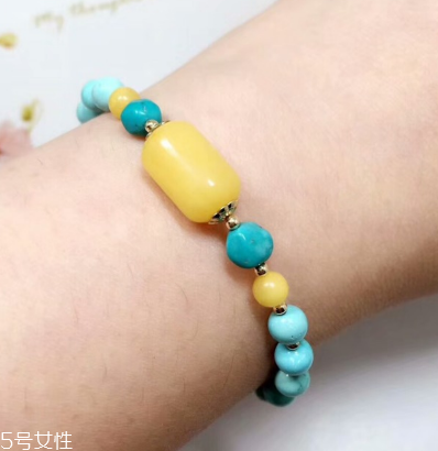 綠松石可以戴著洗澡嗎？綠松石手串洗澡要摘嗎？