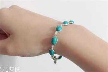 綠松石發(fā)黃怎么回事？綠松石手串發(fā)黃了怎么處理？