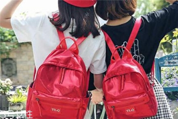 20歲女生背什么包？20多歲女生適合什么包包？