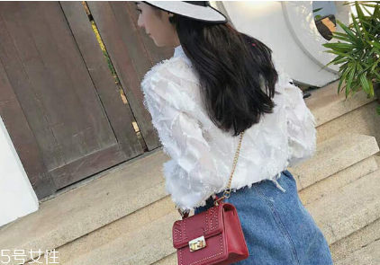 20歲女生背什么包？20多歲女生適合什么包包？