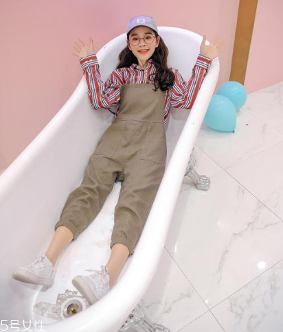 平胸女生夏天穿什么？平胸也能穿出高級感