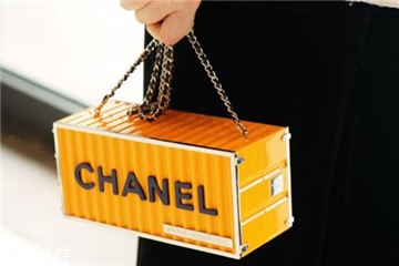 chanel集裝箱多少錢？香奈兒集裝箱包包正品價(jià)格