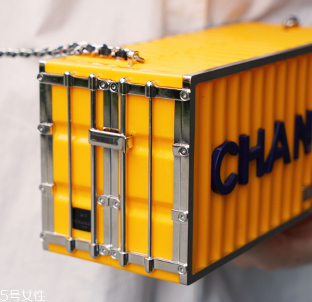chanel集裝箱多少錢？香奈兒集裝箱包包正品價(jià)格