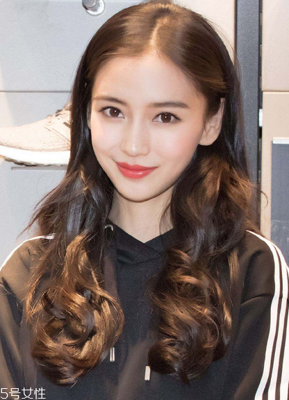燙發(fā)每天必須打理嗎？燙發(fā)簡(jiǎn)易打理方法