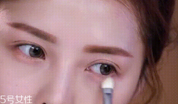 下眼影顯臟怎么辦？下眼影怎么畫不突兀？