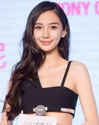 染發(fā)好還是戴假發(fā)好？染發(fā)假發(fā)選哪個