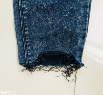 舊牛仔褲怎么改好看？只需幾步立馬變身時(shí)尚褲子