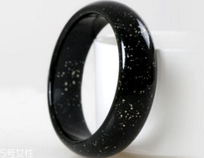 墨玉手鐲多少錢(qián)一個(gè) 市場(chǎng)價(jià)格是這樣