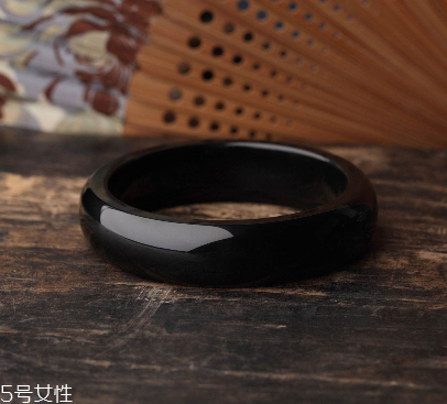 墨玉手鐲多少錢(qián)一個(gè) 市場(chǎng)價(jià)格是這樣