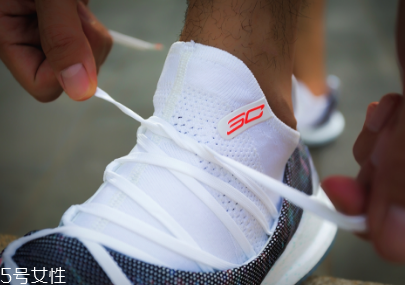 under armour curry 5測評 庫里5代戰(zhàn)靴實(shí)戰(zhàn)表現(xiàn)