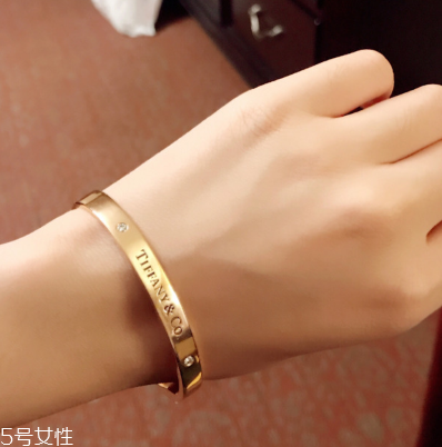 tiffany蒂芙尼手鐲專(zhuān)柜價(jià)格 大多在上萬(wàn)元