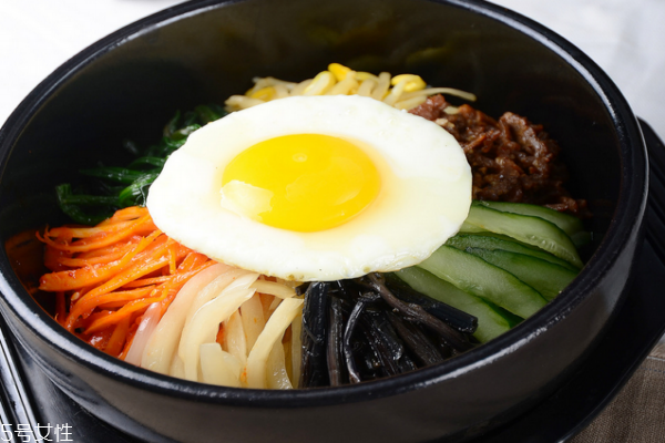 石鍋拌飯?jiān)趺醋?做法很簡單