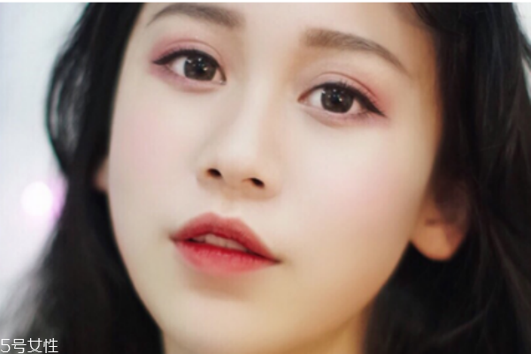 秋冬季節(jié)化妝步驟，保濕補水很重要