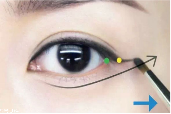 如何自己給自己畫(huà)眼線(xiàn) 畫(huà)眼線(xiàn)技巧方法