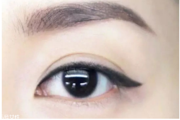 如何自己給自己畫(huà)眼線(xiàn) 畫(huà)眼線(xiàn)技巧方法