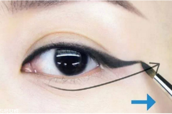 如何自己給自己畫(huà)眼線(xiàn) 畫(huà)眼線(xiàn)技巧方法