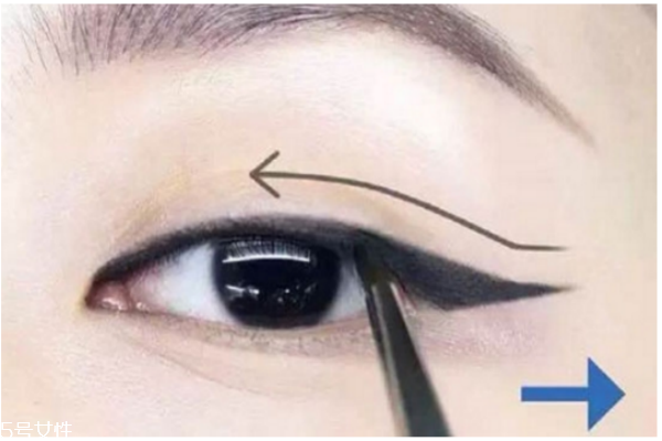 如何自己給自己畫(huà)眼線(xiàn) 畫(huà)眼線(xiàn)技巧方法