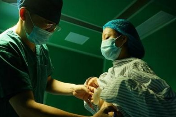 感冒的時候可以隆胸手術(shù)嗎？