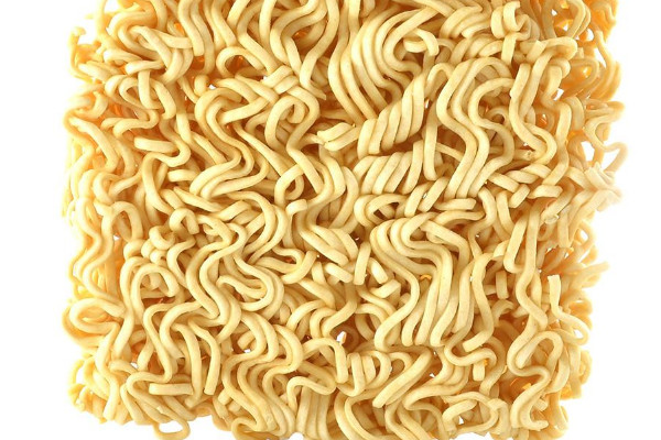 方便面是誰發(fā)明的？買方便面注意看保質(zhì)期