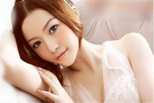 油性皮膚喜歡掉妝，小編來教你怎么辦