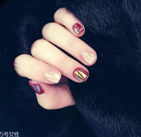 5種性感酒紅美甲款式 最經典的顯手白顏色