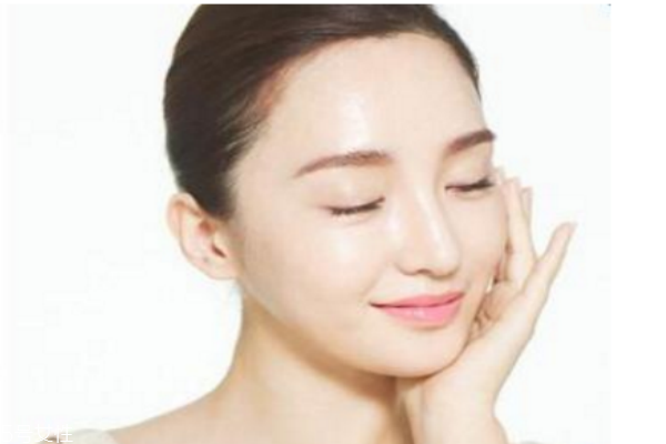 想變白富美，先學(xué)會這些美白技巧