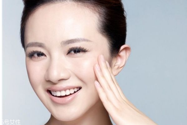 蛇皮膚用什么洗澡好 讓你跟蛇皮紋說(shuō)再見(jiàn)