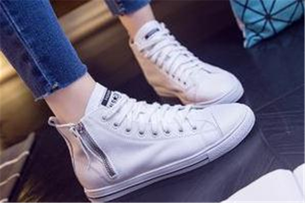 小白鞋什么季節(jié)穿？適合穿小白鞋的季節(jié)